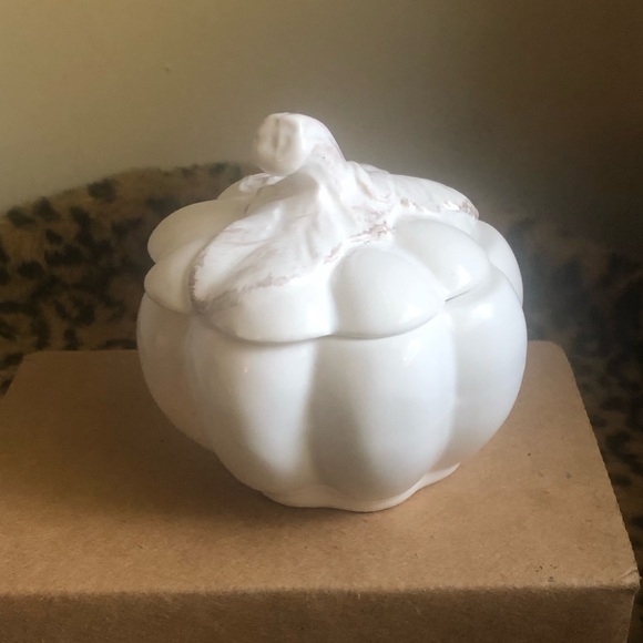 Handmade Ceramic Pumpkin Candle -pumpkin spice scent - Picture 2 of 6